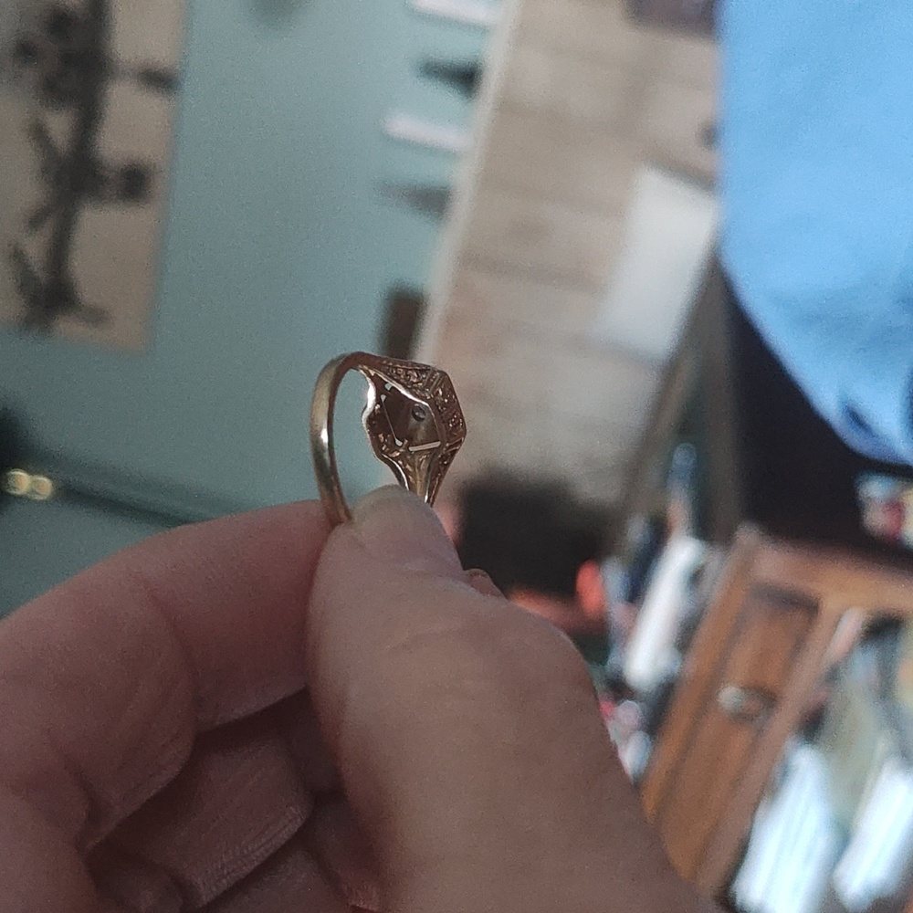 Gold Ring - Picture 8 of 10